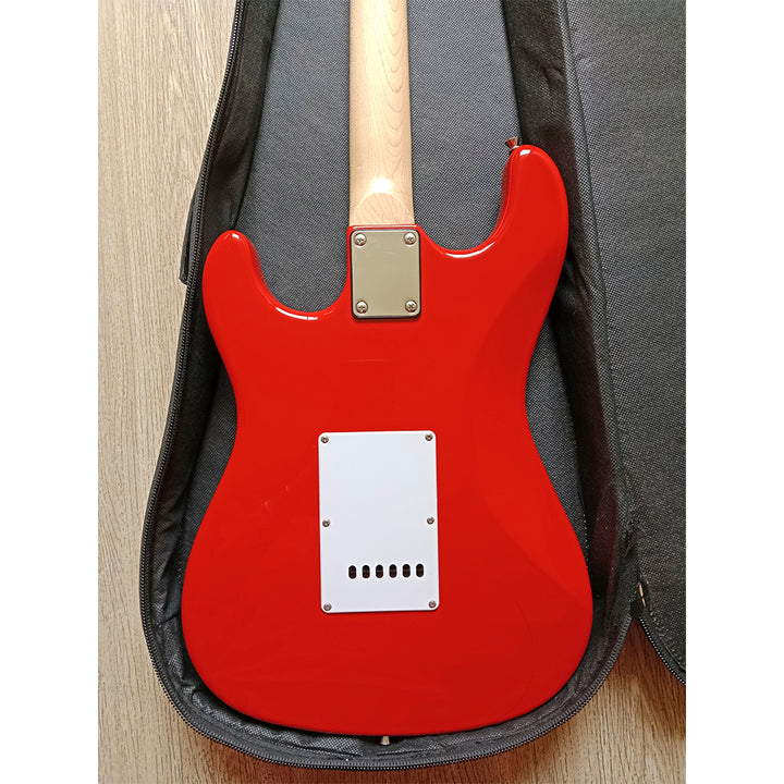 GUITARRA ELÉCTRICA CHATEAU ST1 CON ESTUCHE (USADA)