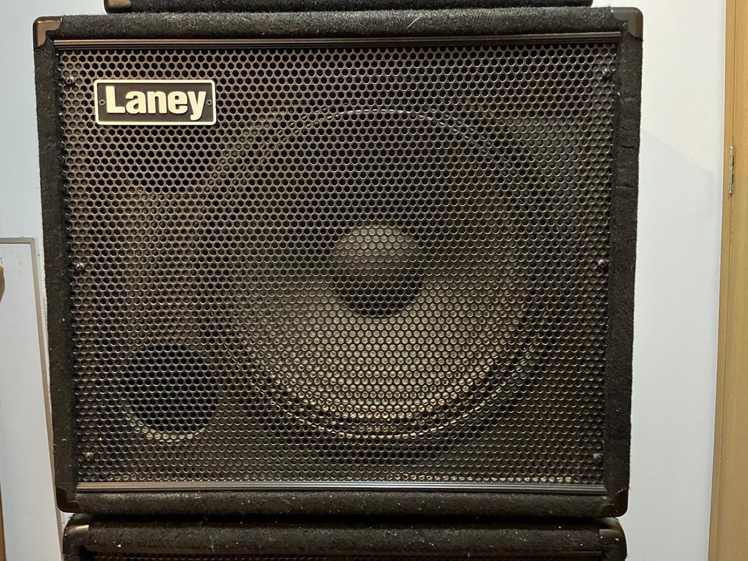 AMPLIFICADOR DE BAJO Y DOS CABINAS LANEY RB9 300 W (USADO)