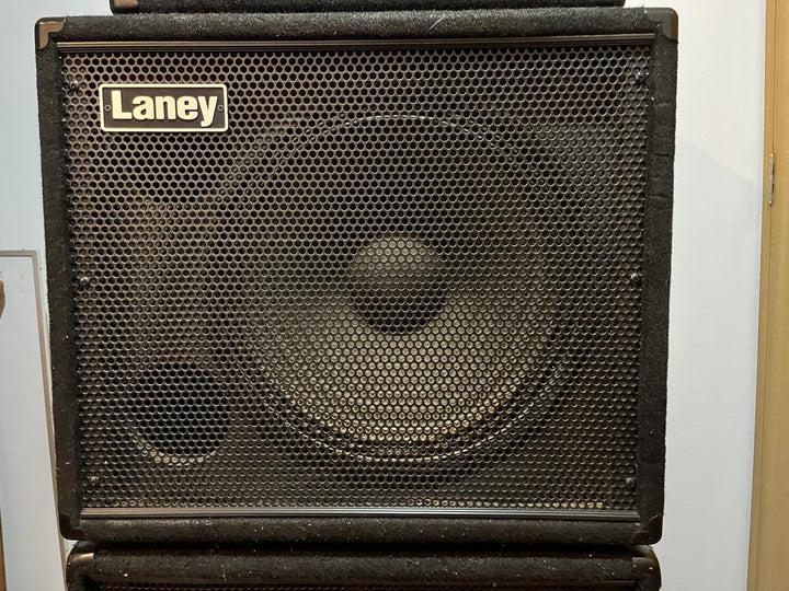 AMPLIFICADOR DE BAJO Y DOS CABINAS LANEY RB9 300 W (USADO)
