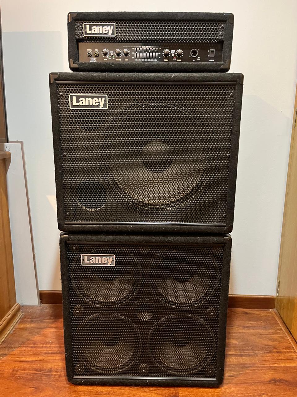 AMPLIFICADOR DE BAJO Y DOS CABINAS LANEY RB9 300 W (USADO)