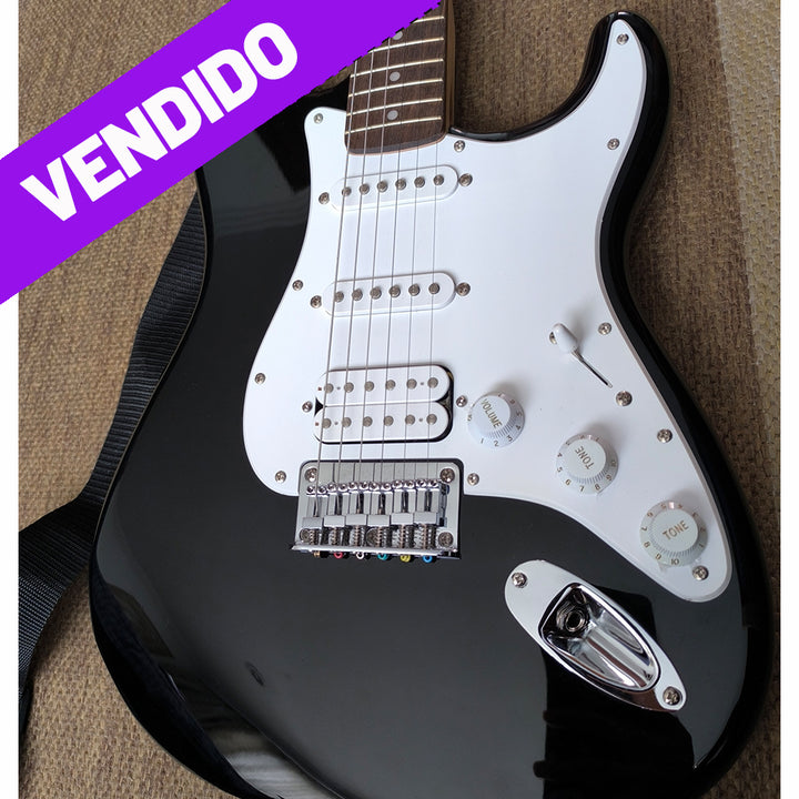 GUITARRA ELÉCTRICA FENDER SQUIER STRATOCASTER (USADA)