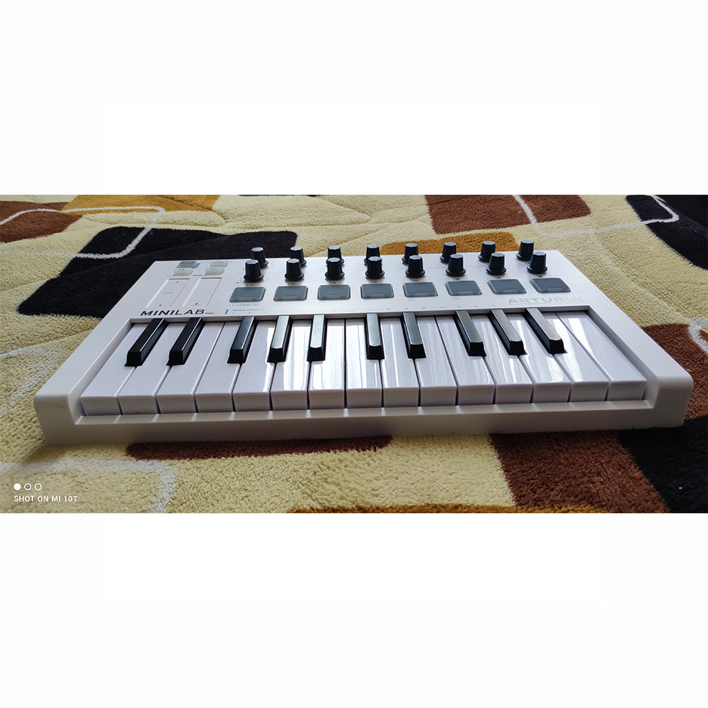 CONTROLADOR MIDI ARTURIA MINILAB MKII (USADO)
