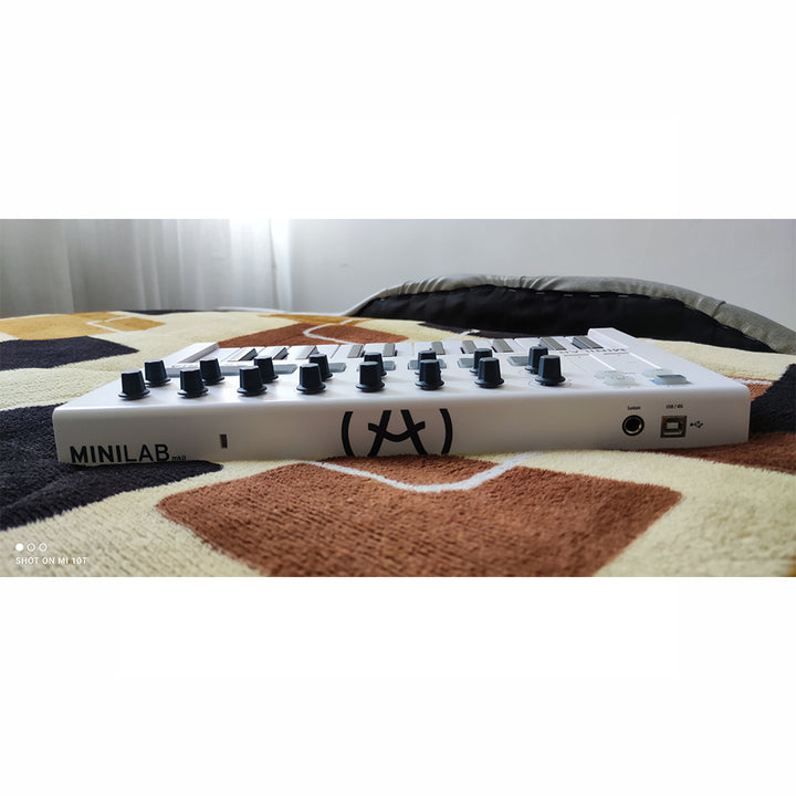 CONTROLADOR MIDI ARTURIA MINILAB MKII (USADO)